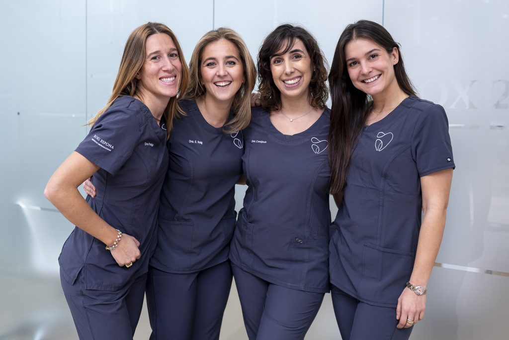Dentistas del equipo de Roig Espona en la clínica